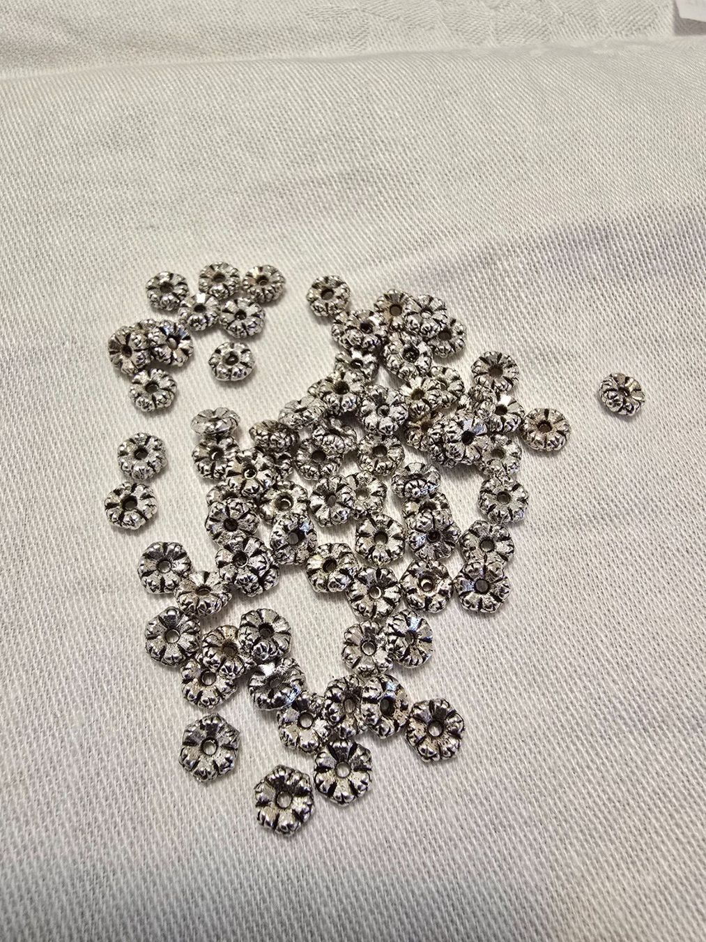 Perle (finte): 20x Perlen in Tibetischen Art, 5mm – Nuovo (secondo la descrizione) da Basel venduto da Galia2001