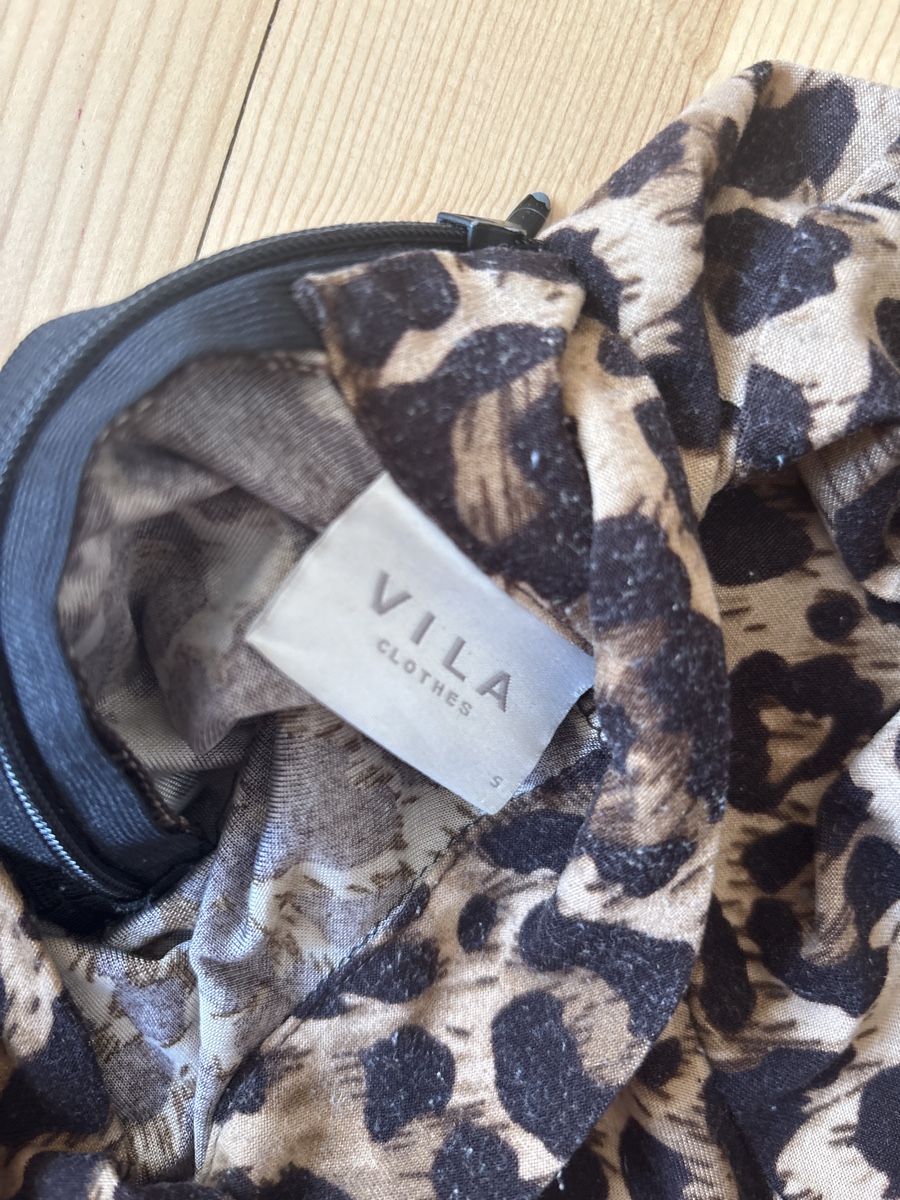 Vila Pullover & Sweatshirts: Leopardenmuster, Langarm, Grösse M, Top Zustand – Gebraucht aus Bern von ser_6vm5 1