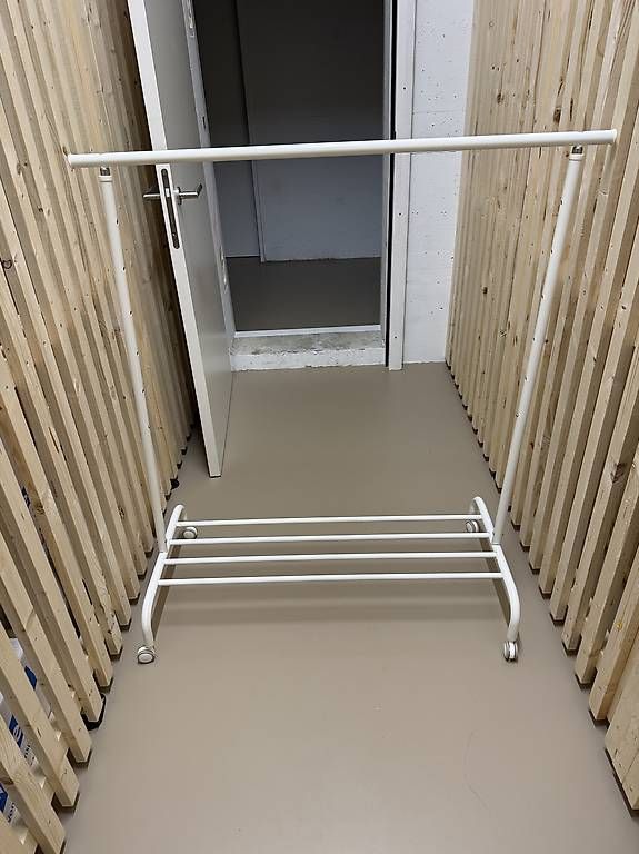 Guardaroba: Kleiderstange Gratis zum abholen – Usato da Kloten venduto da nab_287m