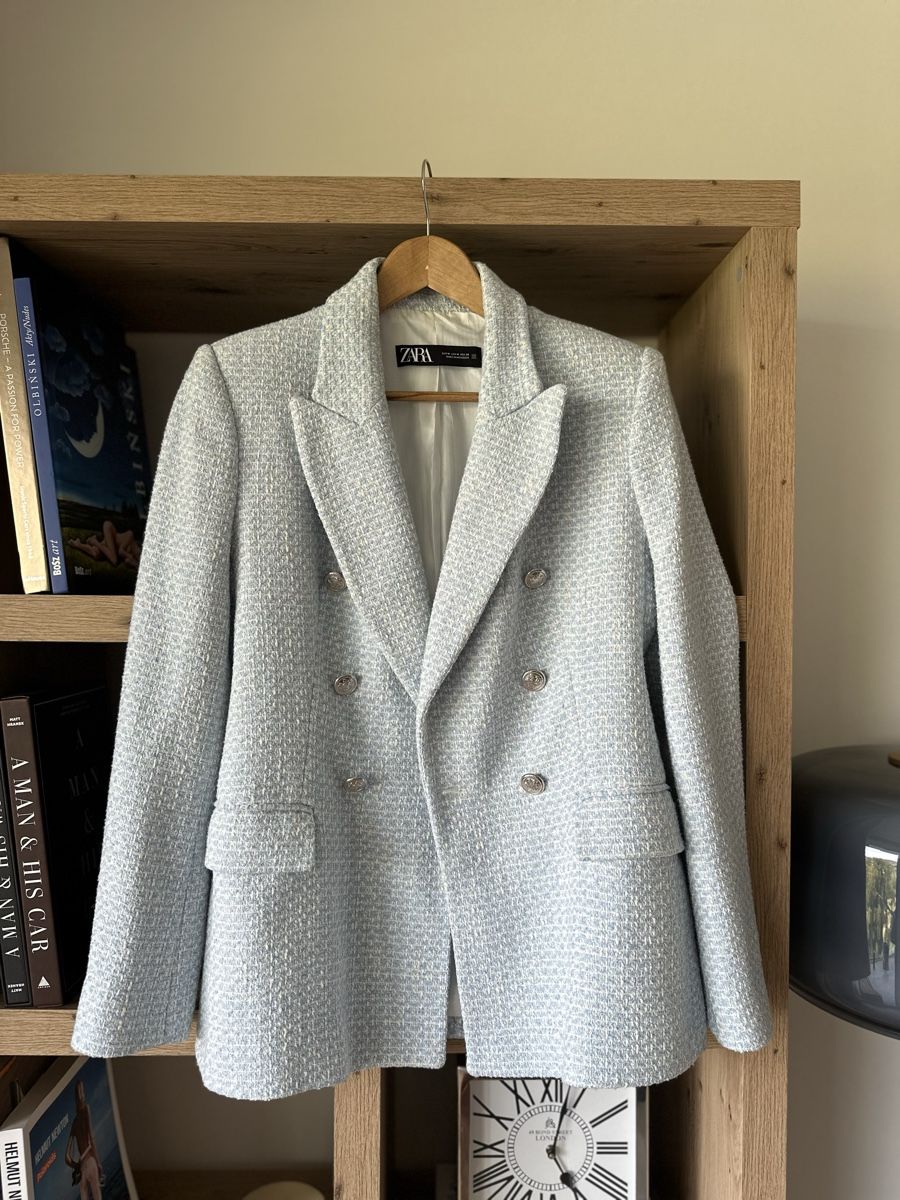 Zara Giacche: Blazer bleu clair – Nuovo (secondo la descrizione) da La Croix (Lutry) venduto da secondhandZara