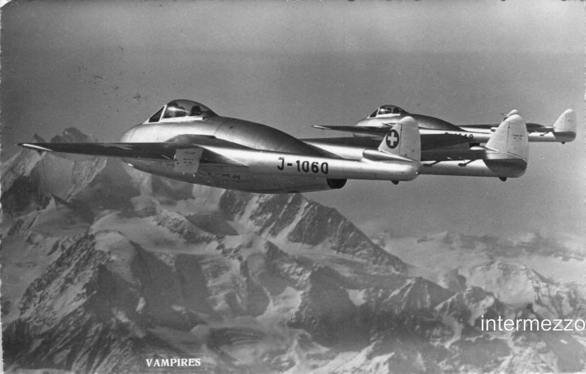 Ansichtskarten: Flugzeug // 1956 Vampires Doppelformation Alpen – Gebraucht aus Basel von intermezzo12