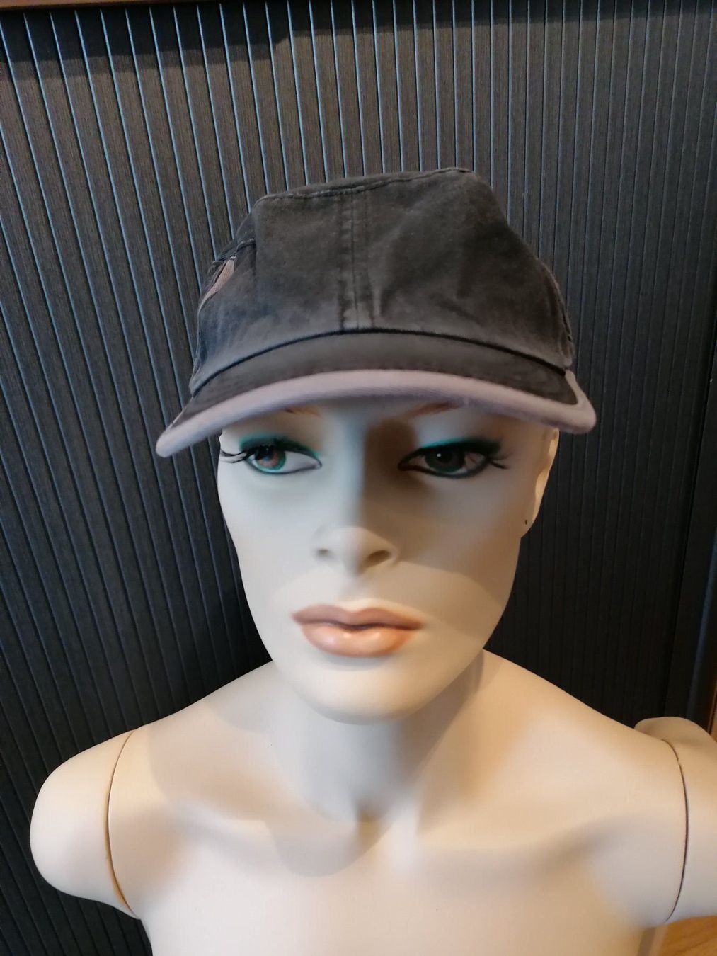 Altro in  Abbigliamento & Accessori: Cap schwarz-grau – Usato da Muri AG venduto da goodmood17 1