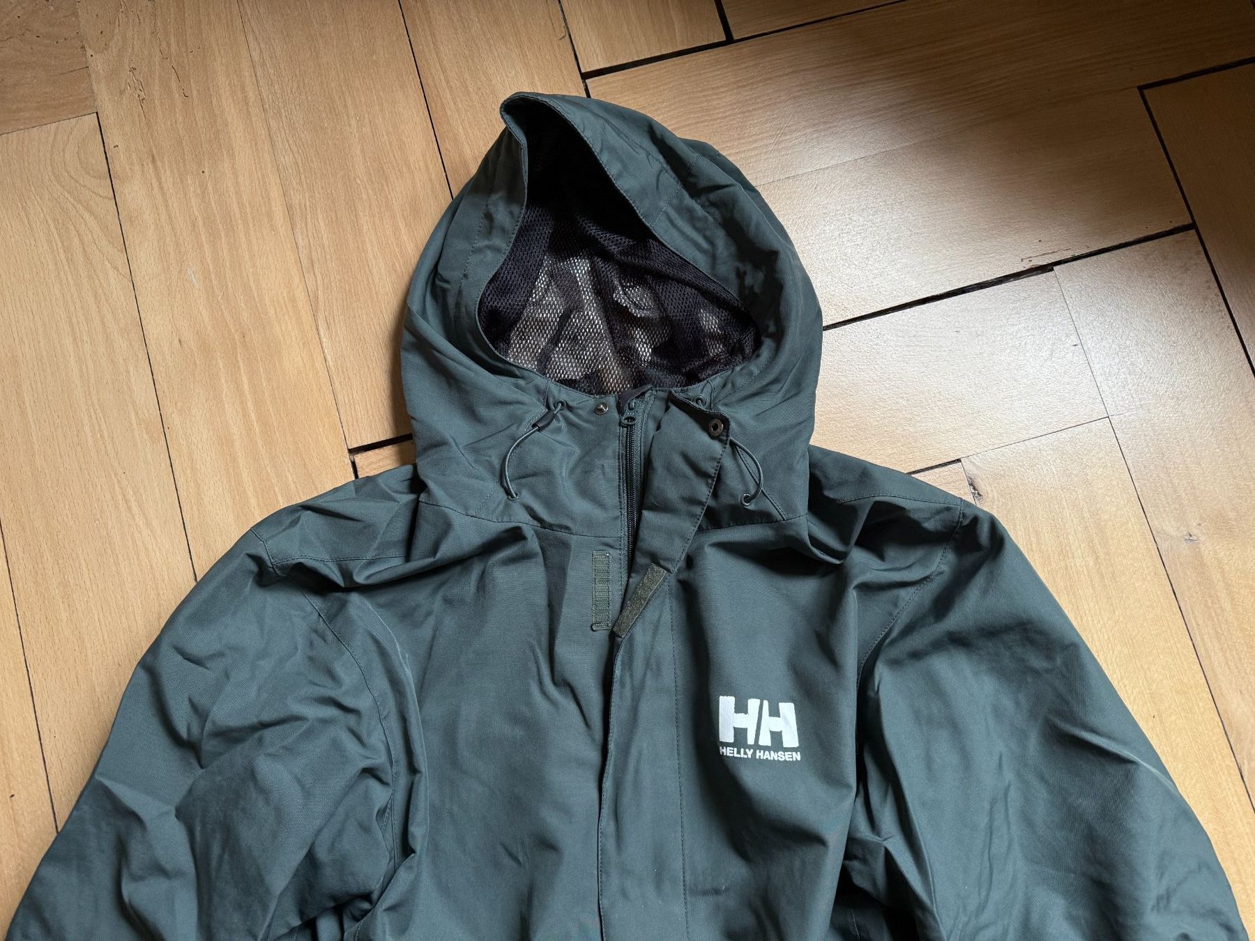 Helly Hansen Giacche: HELLY HANSEN - Windbreaker Jacke graugrün S – Usato da Zürich venduto da Diazaio 1