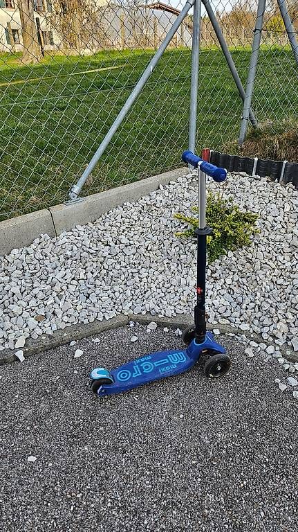 Micro Kickboard: Trottinette Micro Maxi Deluxe Foldable LED parfait état – Usato da Froideville venduto da Sergio80 2