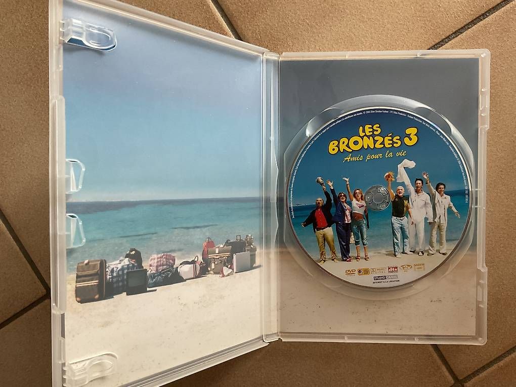 Tutti i DVDs: DVD Les bronzés 3 – Usato da Icogne venduto da luna.16 2