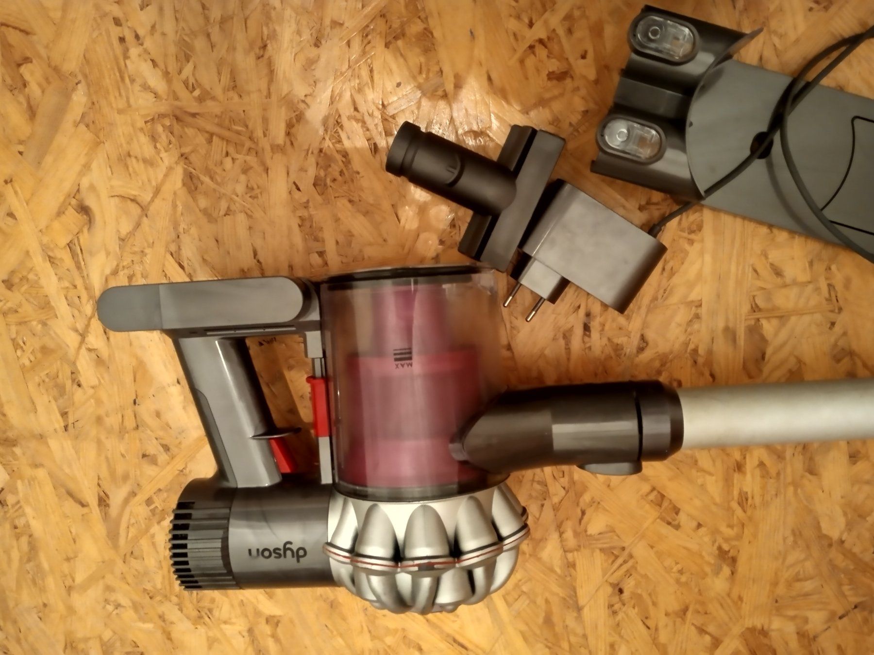 Dyson Aspirapolveri & Accessori: Handstaubsauger Dyson DC62 – Usato da Prez-vers-Siviriez venduto da Monija70 5