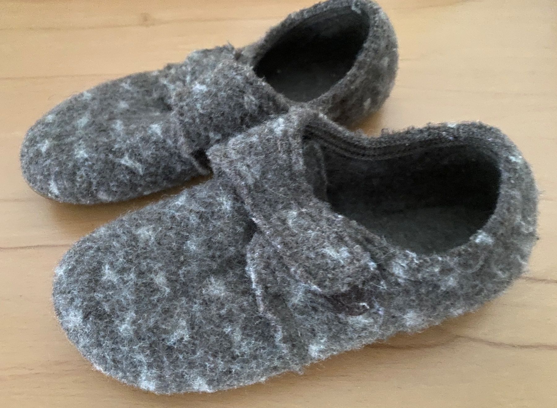 Scarpe per ragazzi: Kitzbühel Hausschuhe, Gr. 30, Grau – Usato da Zürich venduto da Kloeschen78 1