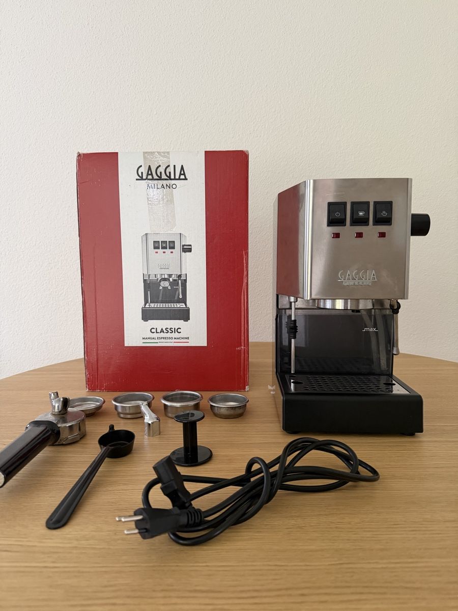 Gaggia Macchine per caffè & Macchine per espresso: Gaggia Classic Espresso Machine - Milano - Great Value! – Usato da Zug venduto da _cip
