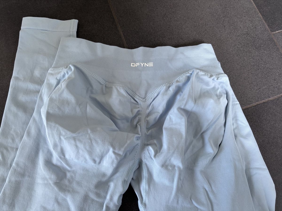 DFYNE Leggings: Dfyne impact Leggins, hellblau, Gr. M – Neuf (Voir description) à Seuzach par len_6mrv 2