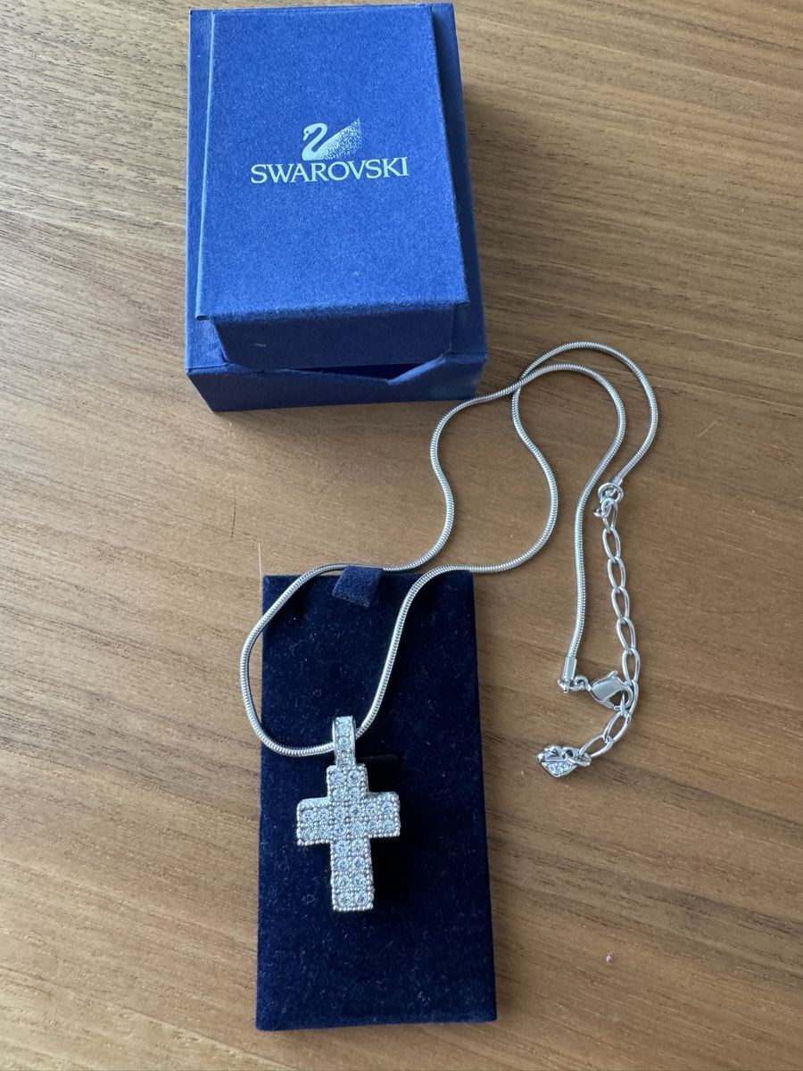 Swarovski Catenine: Kette Swarovski Kreuz Silber mit Box – Usato da Seuzach venduto da landfrau77