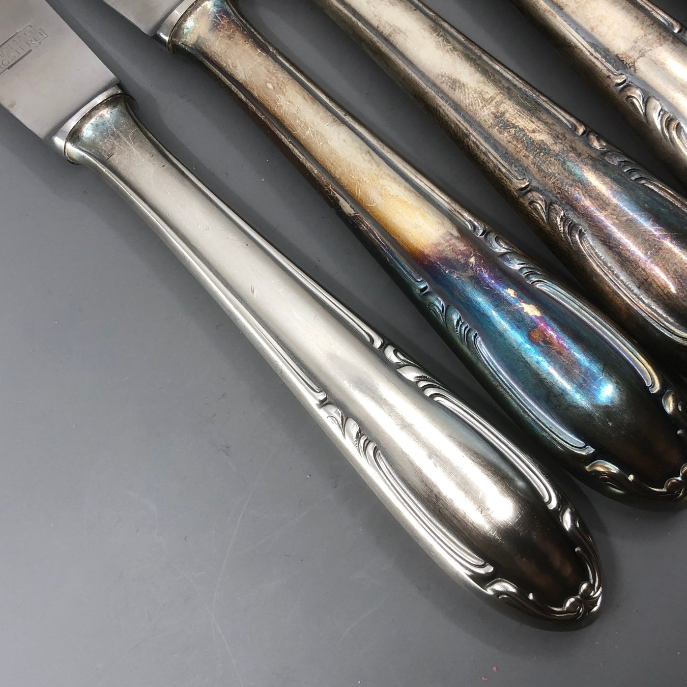 Besteck: 9 Tafelmesser versilbert Homag Steakmesser – Gebraucht aus Basel von Tiabeanie