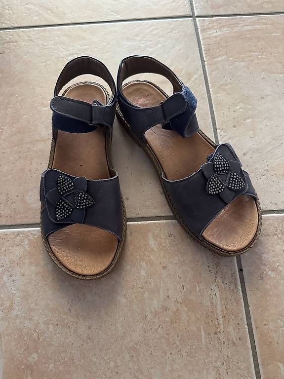 Chaussures filles: Sandalen  – D'occasion à Pieterlen par van_y77j