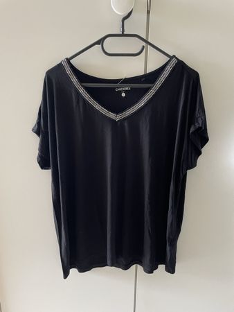 T-shirt Chicoree noir élégant, taille l
