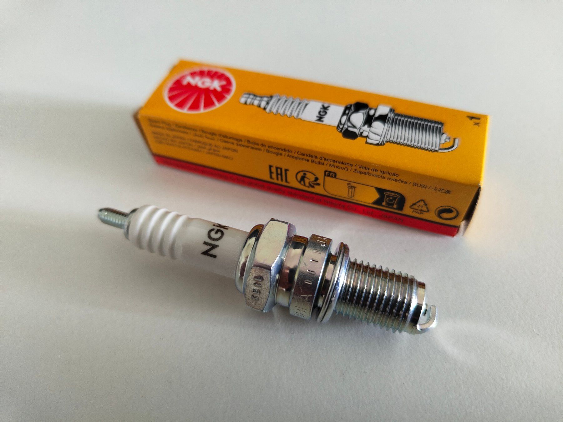 NGK Alle Motorradersatzteile: Zündkerze D8EA: Honda CB350F / CB400F – Neu und originalverpackt aus Zürich von SwissFourParts