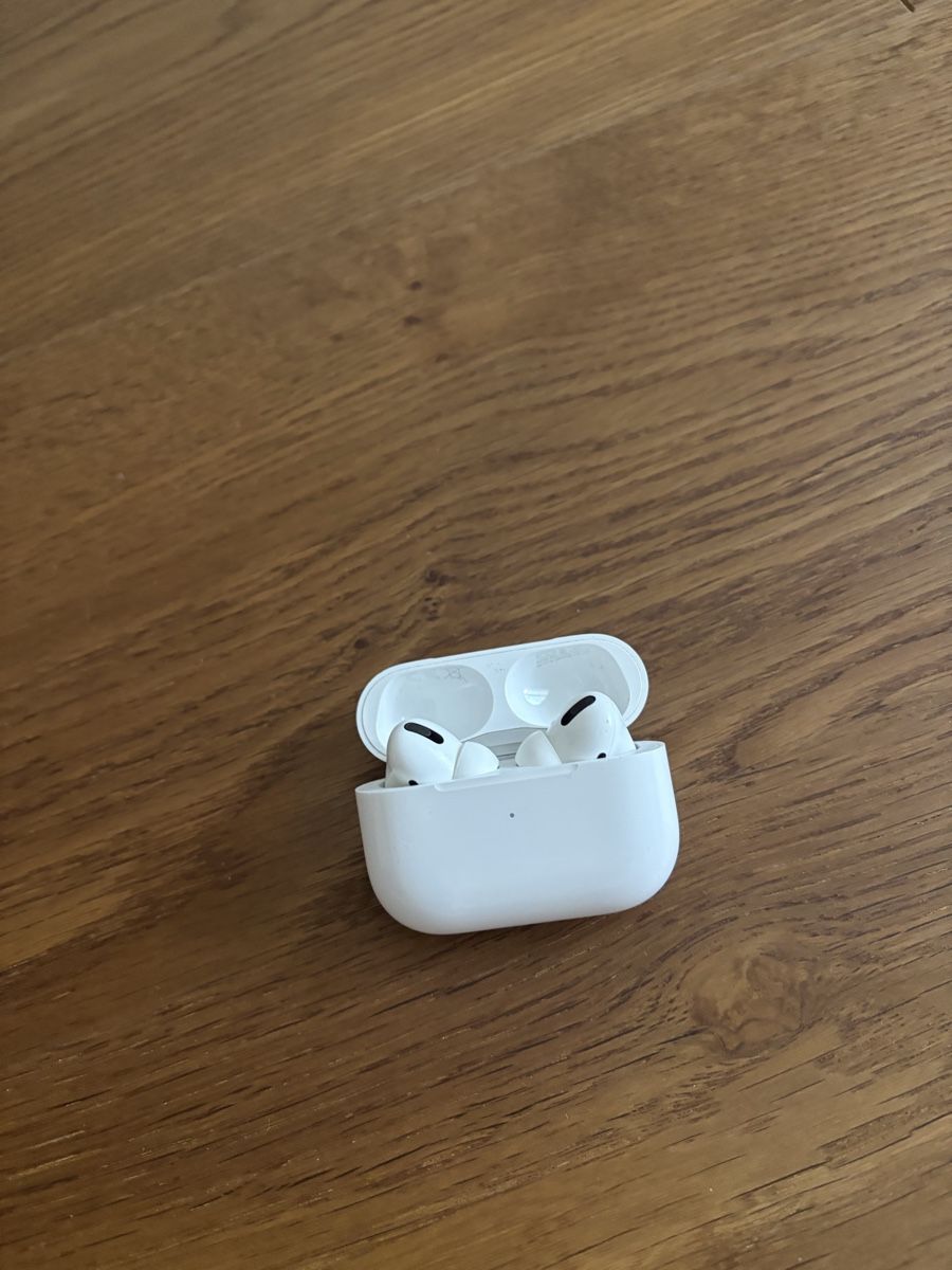 Apple Cuffie: Apple AirPods Pro mit Ladecase 1. gen – Usato da Thalwil venduto da Counterdude 8