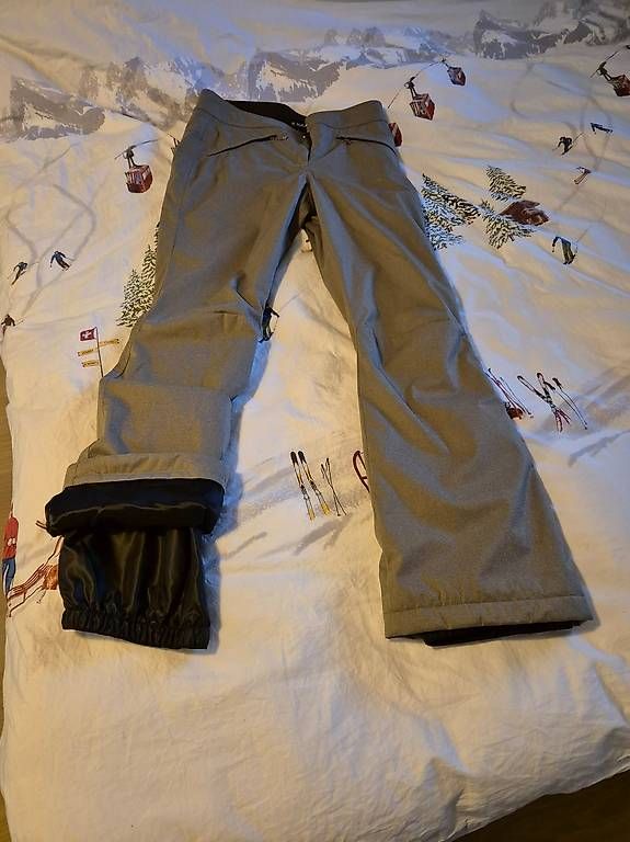 Pantalons: Pantalon ski – D'occasion à uvrier par lil_6npj 1
