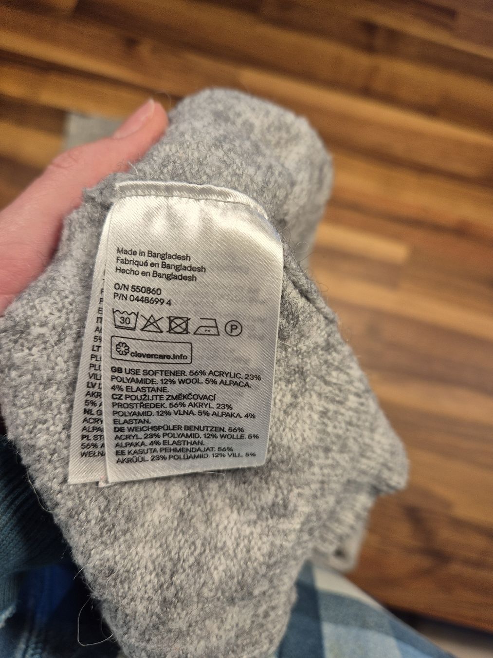 H&M Pullover & Sweatshirts: Schulterfreier H&M-Pullover – Gebraucht aus Schlieren von nat_76vd 2