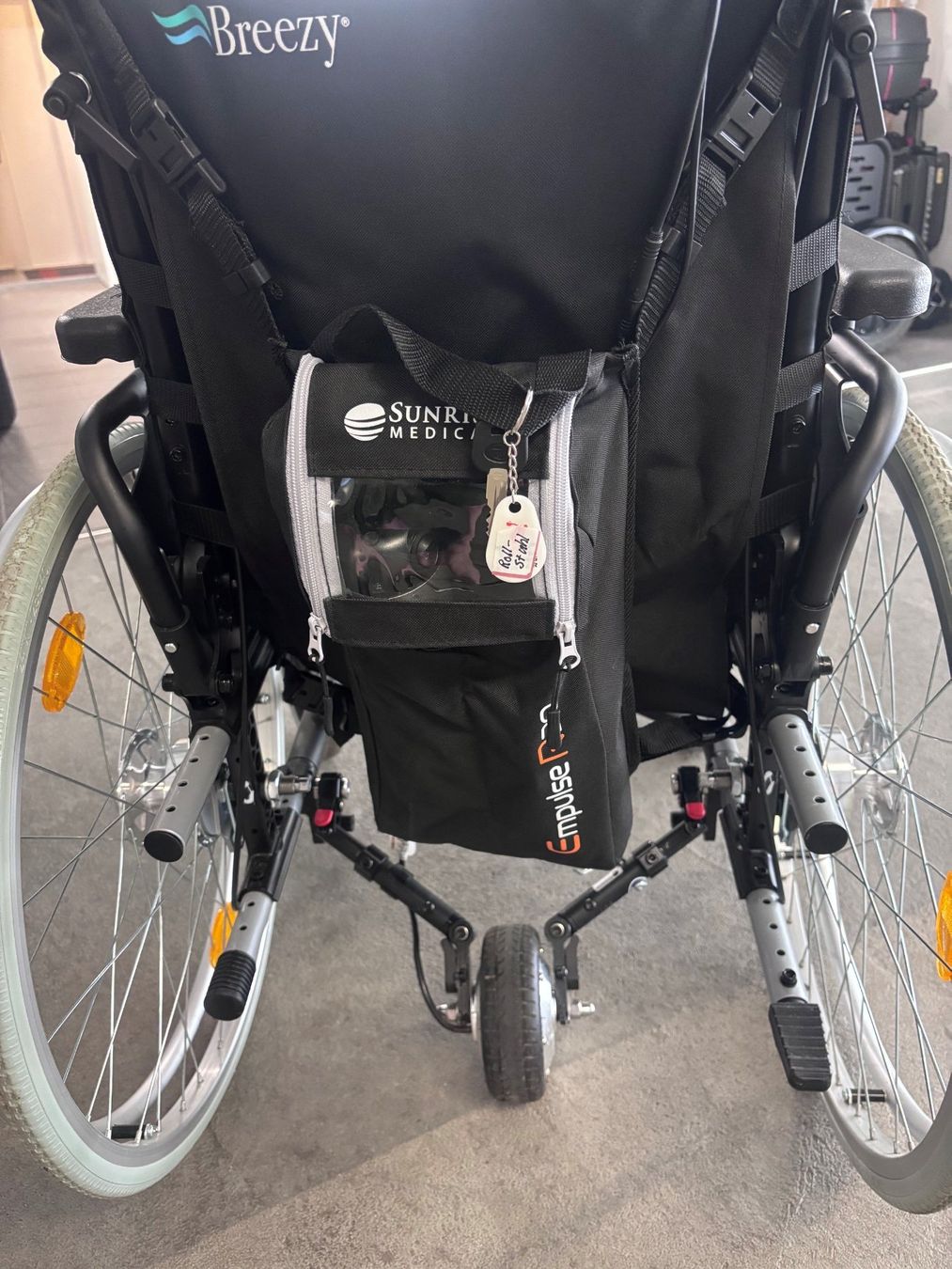 Sedie a rotelle: Breezy Basix Rollstuhl mit Empulse R20 Schiebehilfe – Usato da Kriessern venduto da PapaQ 4
