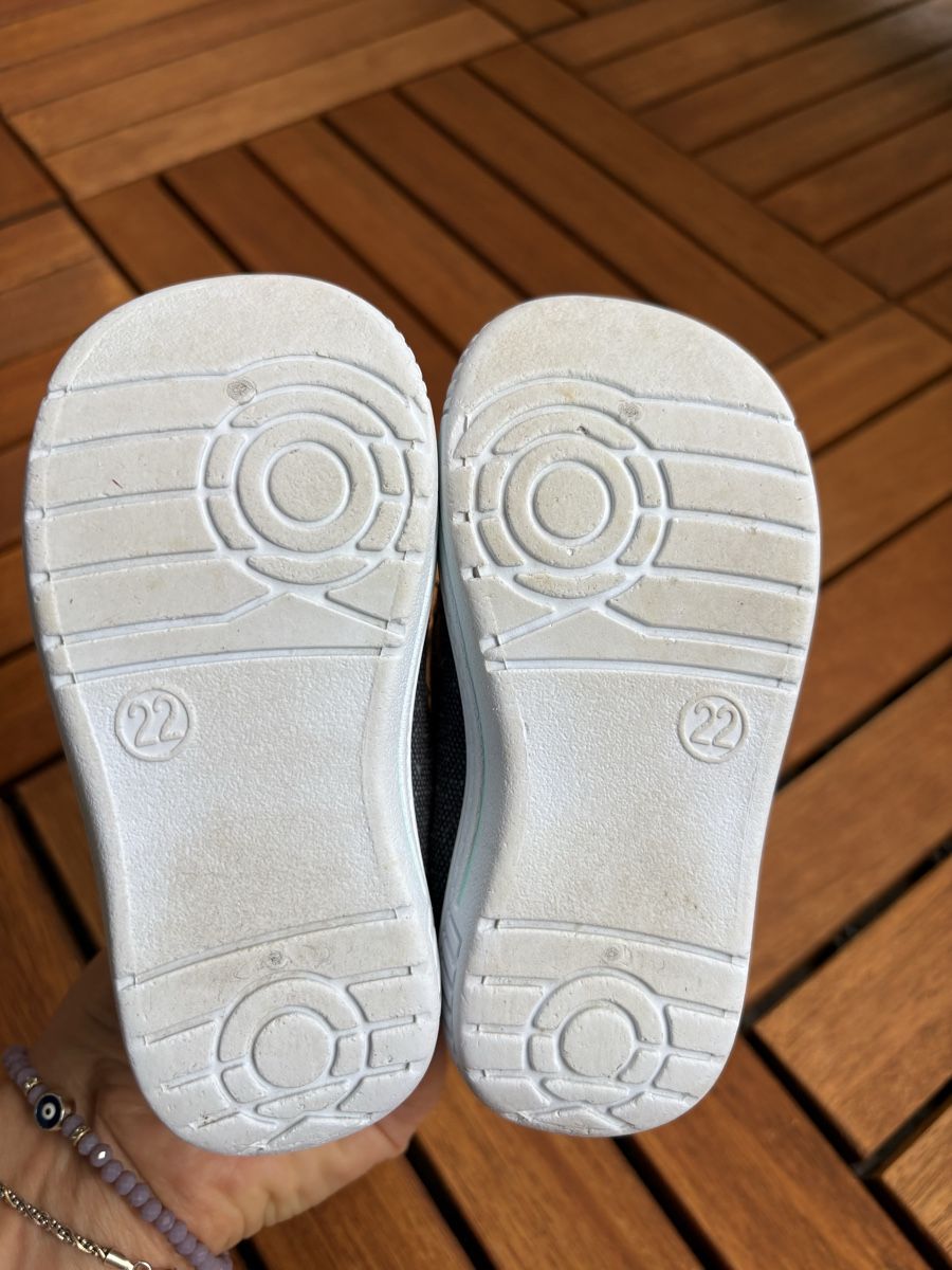 Chaussures garçon: Hausschuhe Vty Gr. 21-22 – D'occasion à Oberhofen am Thunersee par ver_n9w9 2