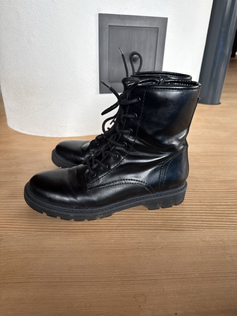 Chaussures femmes: Stiefelette, warm, 41 – D'occasion à Môtier (Vully) par Iljos 1