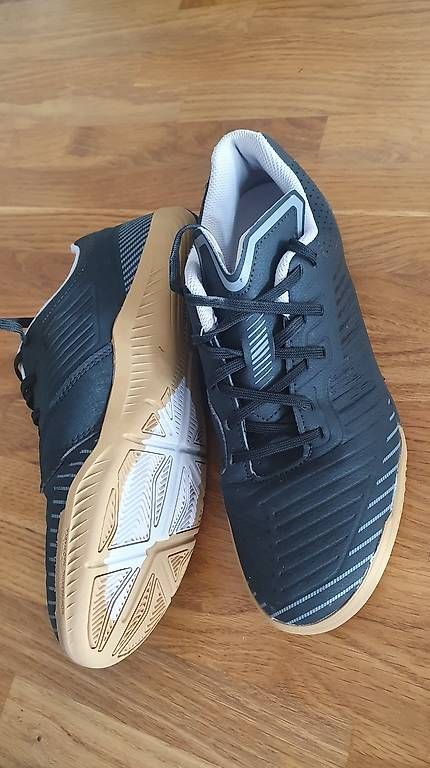 Decathlon Scarpe per ragazzi: Fussballschuhe wie neu Gr. 41 – Usato da Liestal venduto da kwonn 2