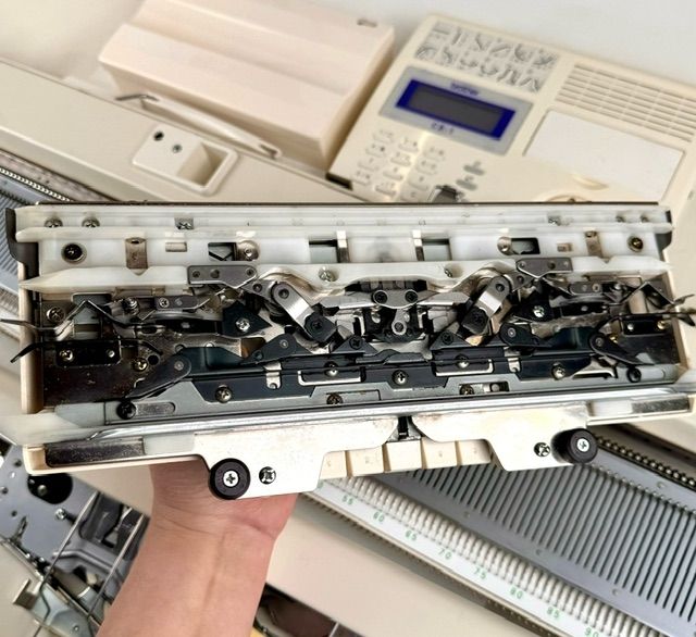 Brother Macchine da cucire: Strickmaschine Brother KH-970 Feinstricker 4.5mm – Usato da Plons venduto da Zimpfer 5