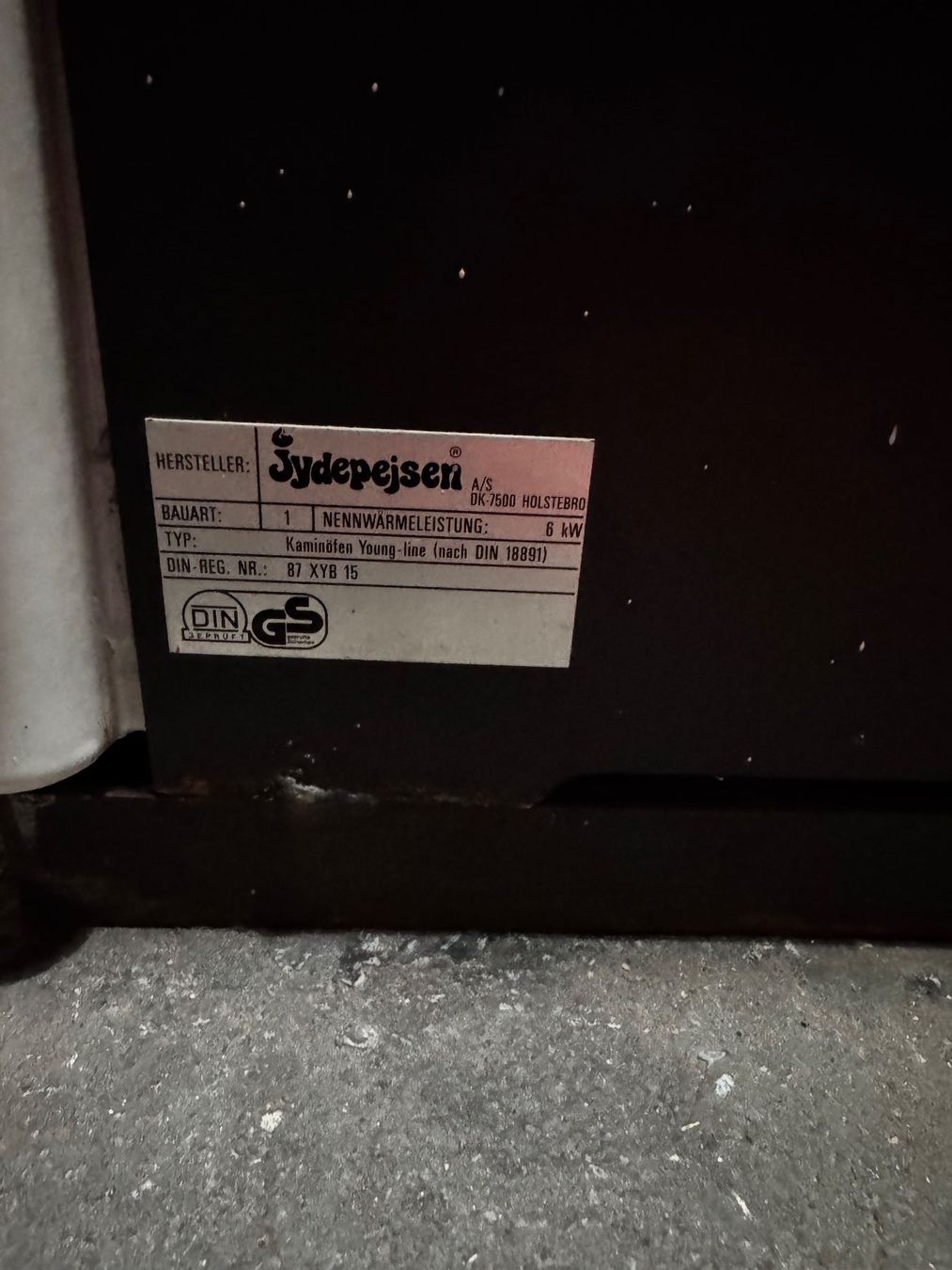 Stufe caminetto: Schwedenofen mit weissen Kacheln – Usato da Domat/Ems venduto da Nanouk 2