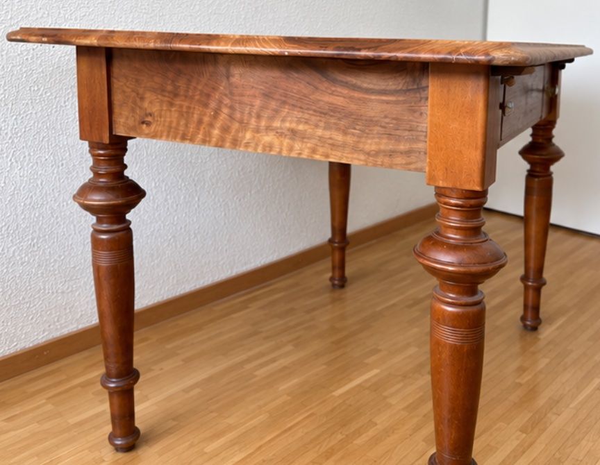 Tische: Vintage Nussbaumtisch mit Schublade – Gebraucht aus Steinhausen von Fra_C 4