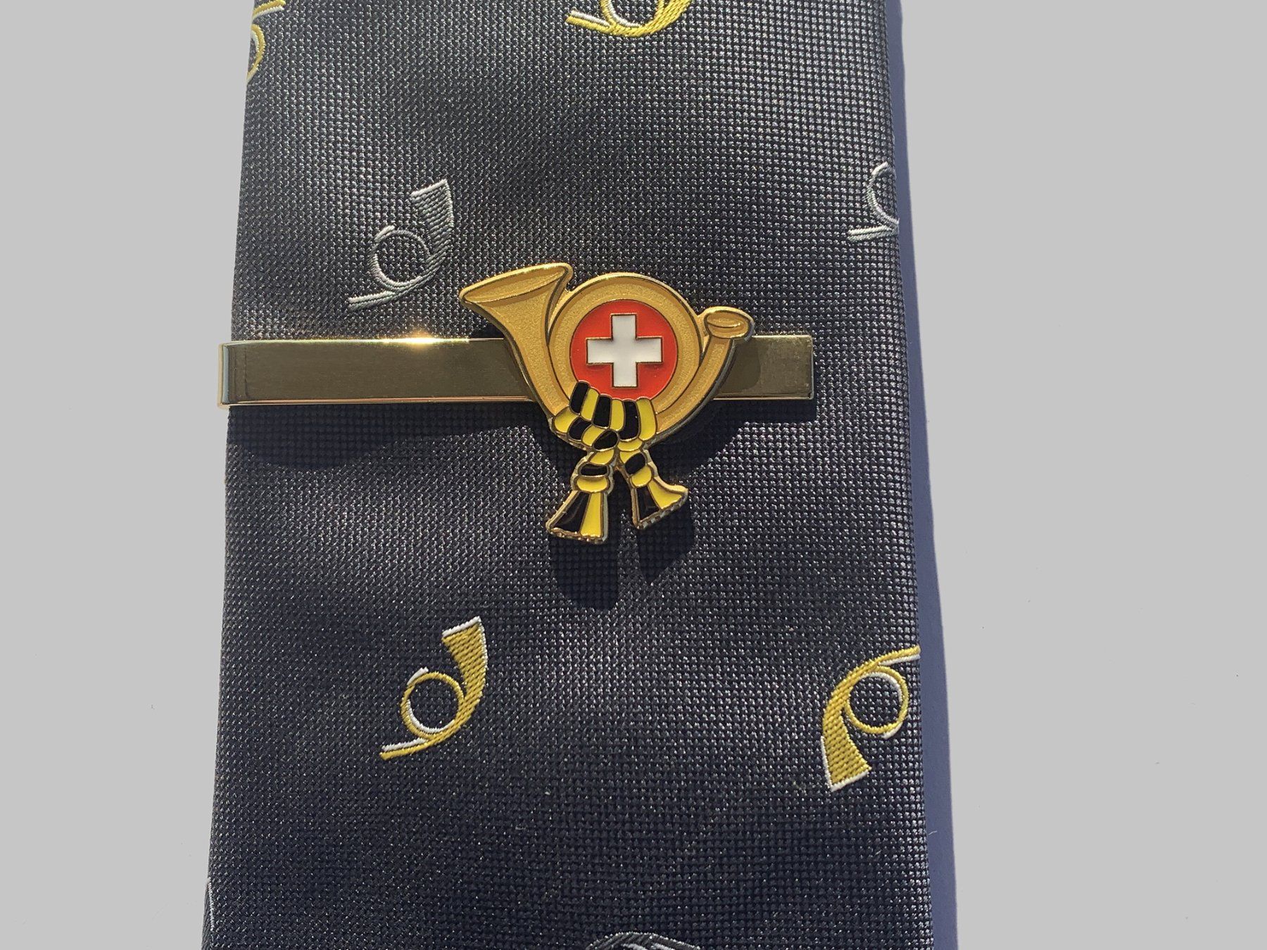 Placchette & Badge: Postauto Postkutsche Postillonhörnli Krawattennadel – Nuovo (secondo la descrizione) da Bern venduto da AWiBe