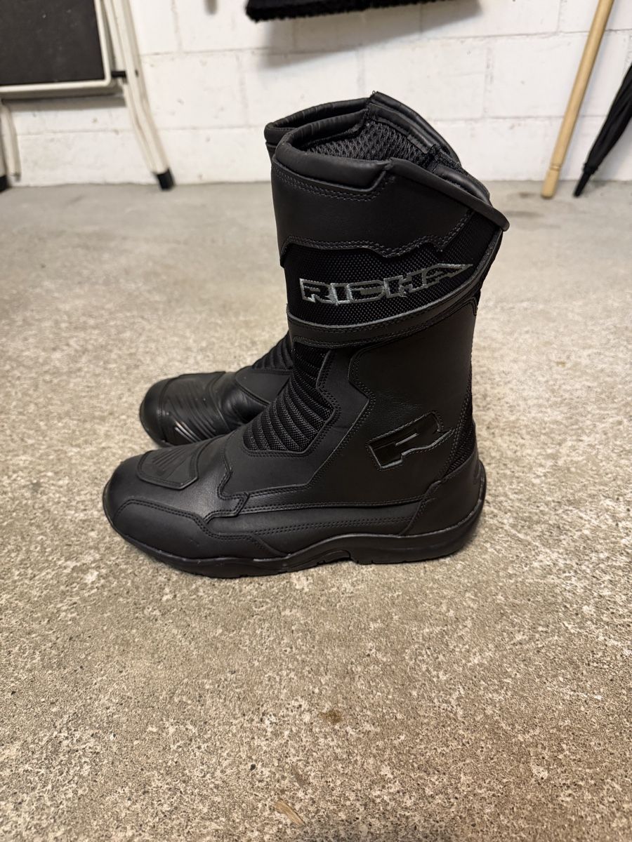 Herrenschuhe: Motorradstiefel Richa schwarz Grösse 42 – Gebraucht aus Schöftland von nevio74