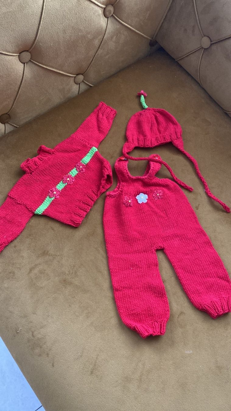 Puppen: gestrickte Puppen Kleider, handarbeit – Gebraucht aus Dagmersellen von Arcticsnow2017