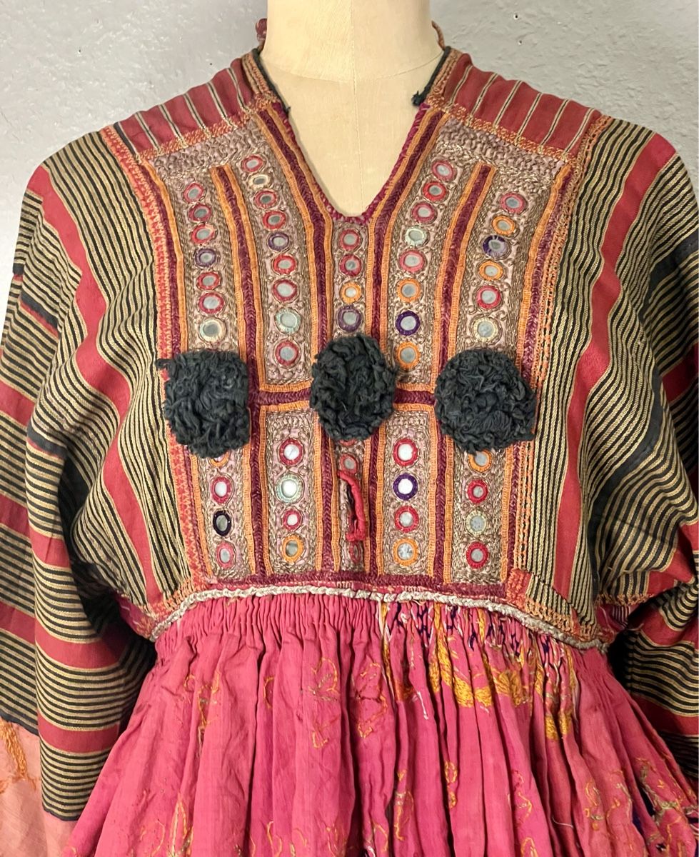 Vestiti: Splendide robe afghane, Unique, brodée main, mi 20ème, rare – Usato da Genève venduto da DELIRBEADS 1