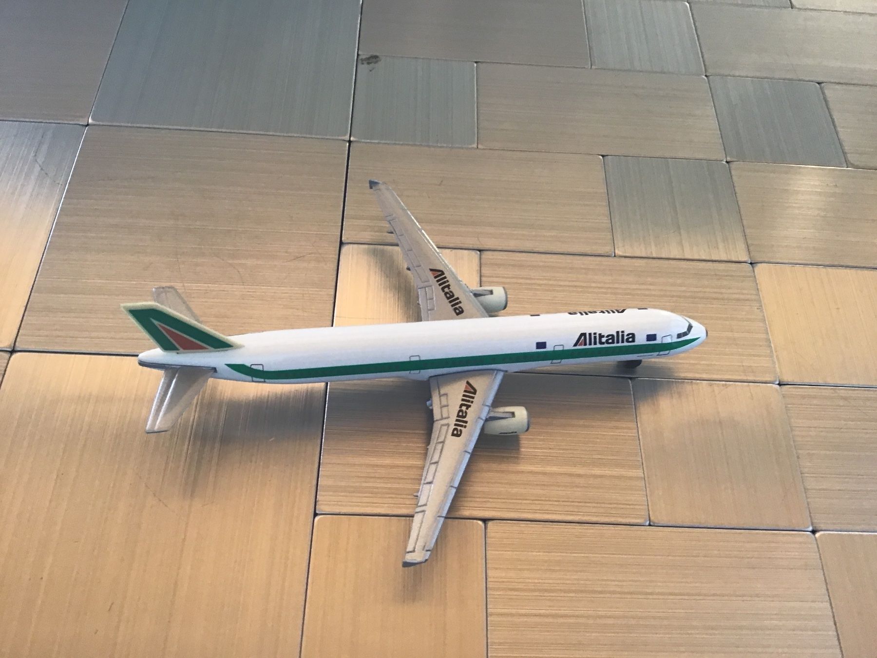 Herpa Modellbausätze & Standmodelle: HERPA ALITALIA AIRBUS A321 – Gebraucht aus Männedorf von Spezial-Modelle 4