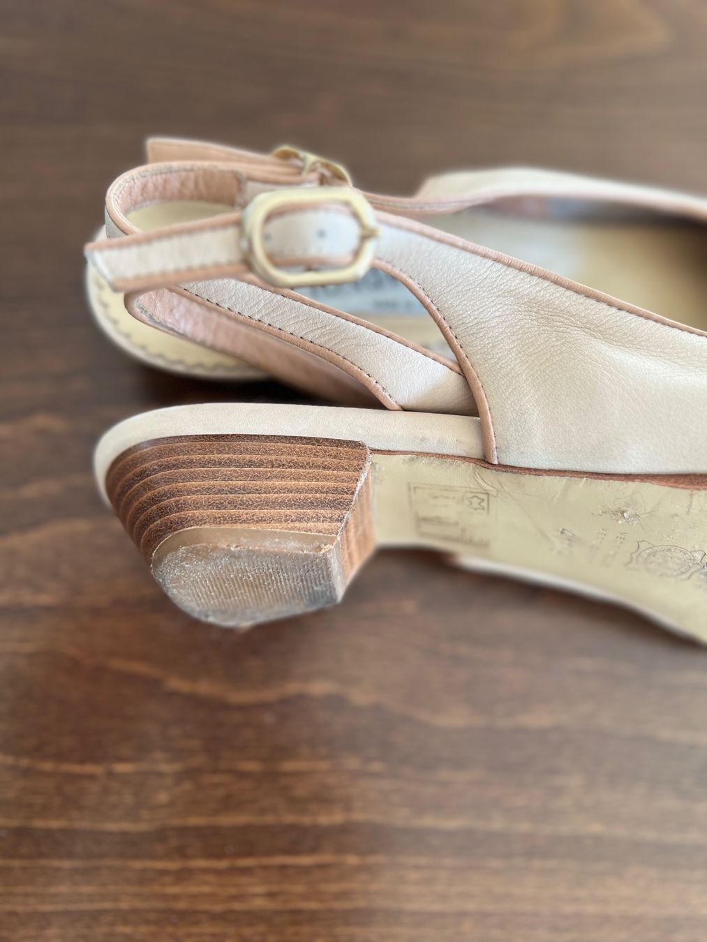 Scarpe da donna: Il Tonfalo Sandalen, hellbeige, Gr. 41,5 – Usato da Ebmatingen venduto da Mistelu 2
