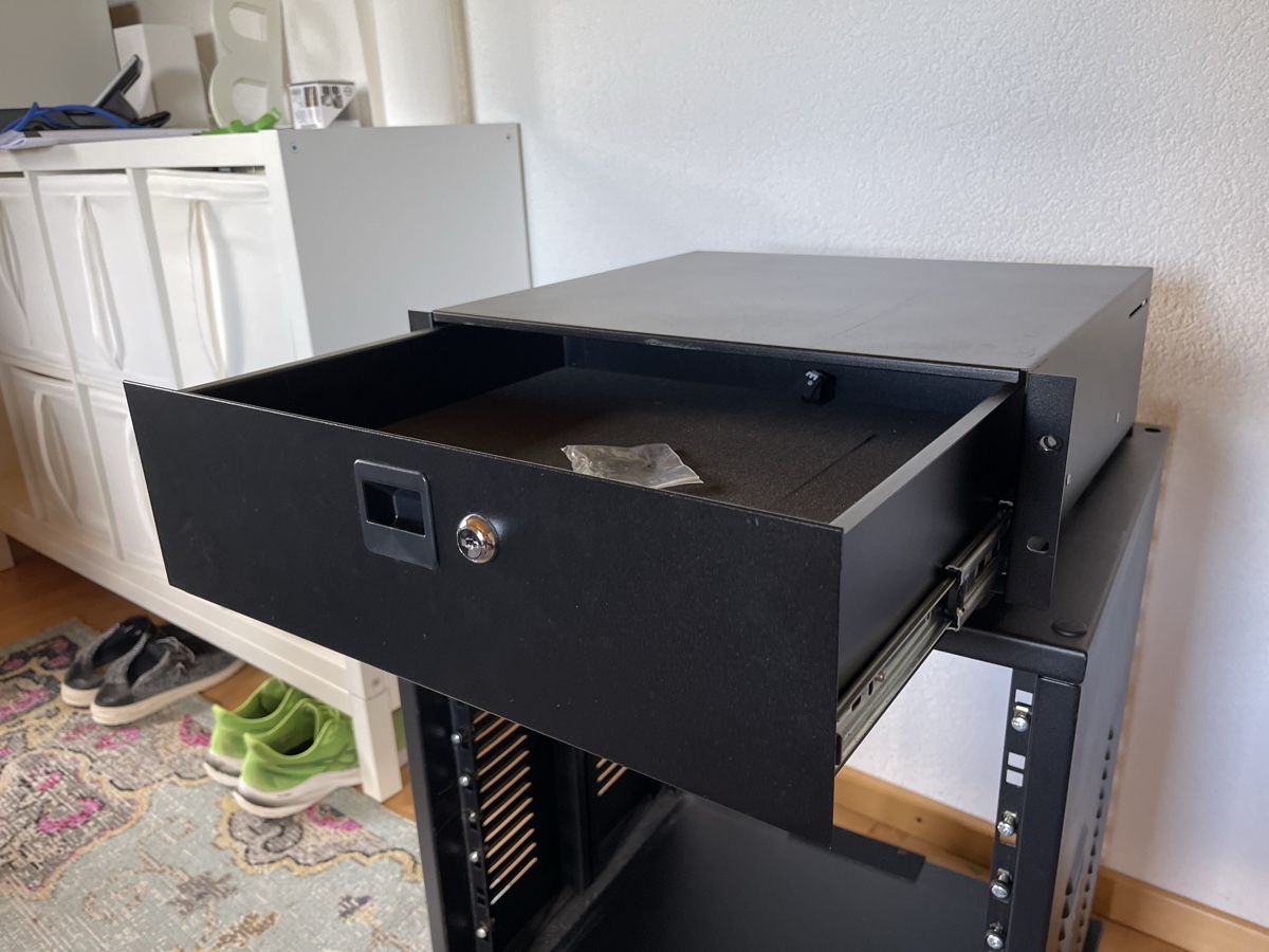 Autres accessoires: Thon Rack Drawer 2U Lockable schwarz – D'occasion à Eriz par qot