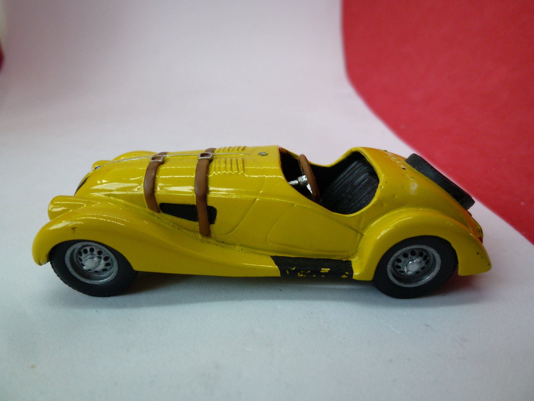 BMW Modellini d'auto: BMW 327 Cabrio gelb - ohne Frontscheibe - Western Models !! – Difettoso da Reiden venduto da mondial2