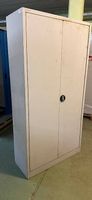 %Metallschrank mit 2 Tablare, 100x40x195cm