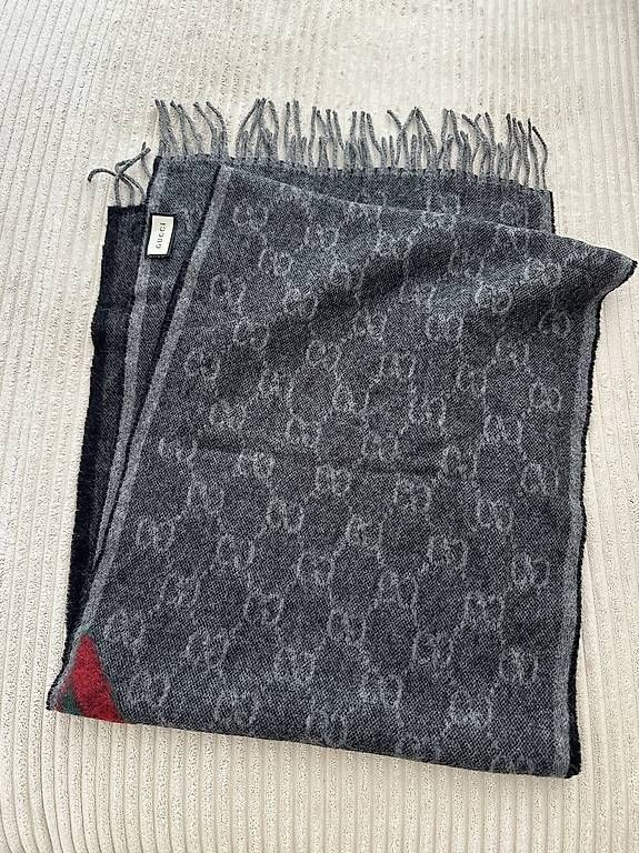 Foulard & Sciarpe: Sciarpa Gucci – Usato da Monte Carasso venduto da luc_f22b 1