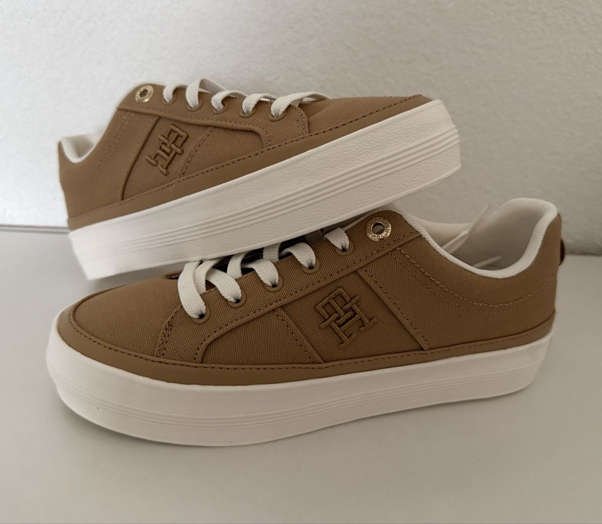 Tommy Hilfiger Scarpe da donna: Baskets Tommy Hilfiger marron – Nuovo e nell'imballaggio originale da Sion venduto da bij_ghy2