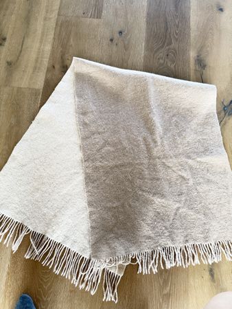 Thick Wool scarf beige and cream colour