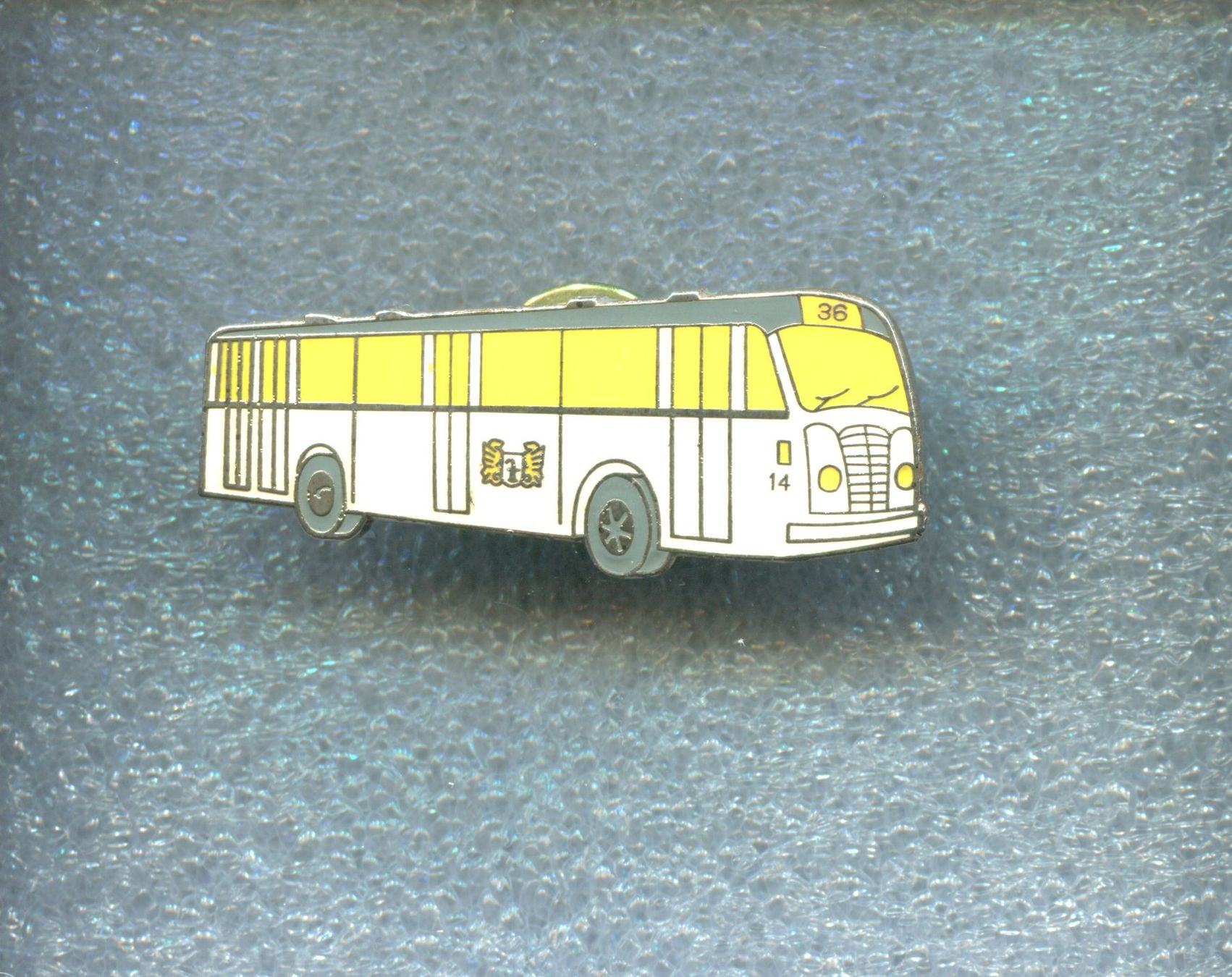 Plaketten & Abzeichen: BUS  Basel – Gebraucht aus Winterthur von Sammleroase
