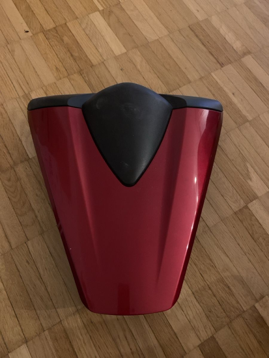 Honda Tutti i ricambio per moto: Honda CB 1000R Sitzkeil – Usato da Sisseln AG venduto da Gommibaerli87