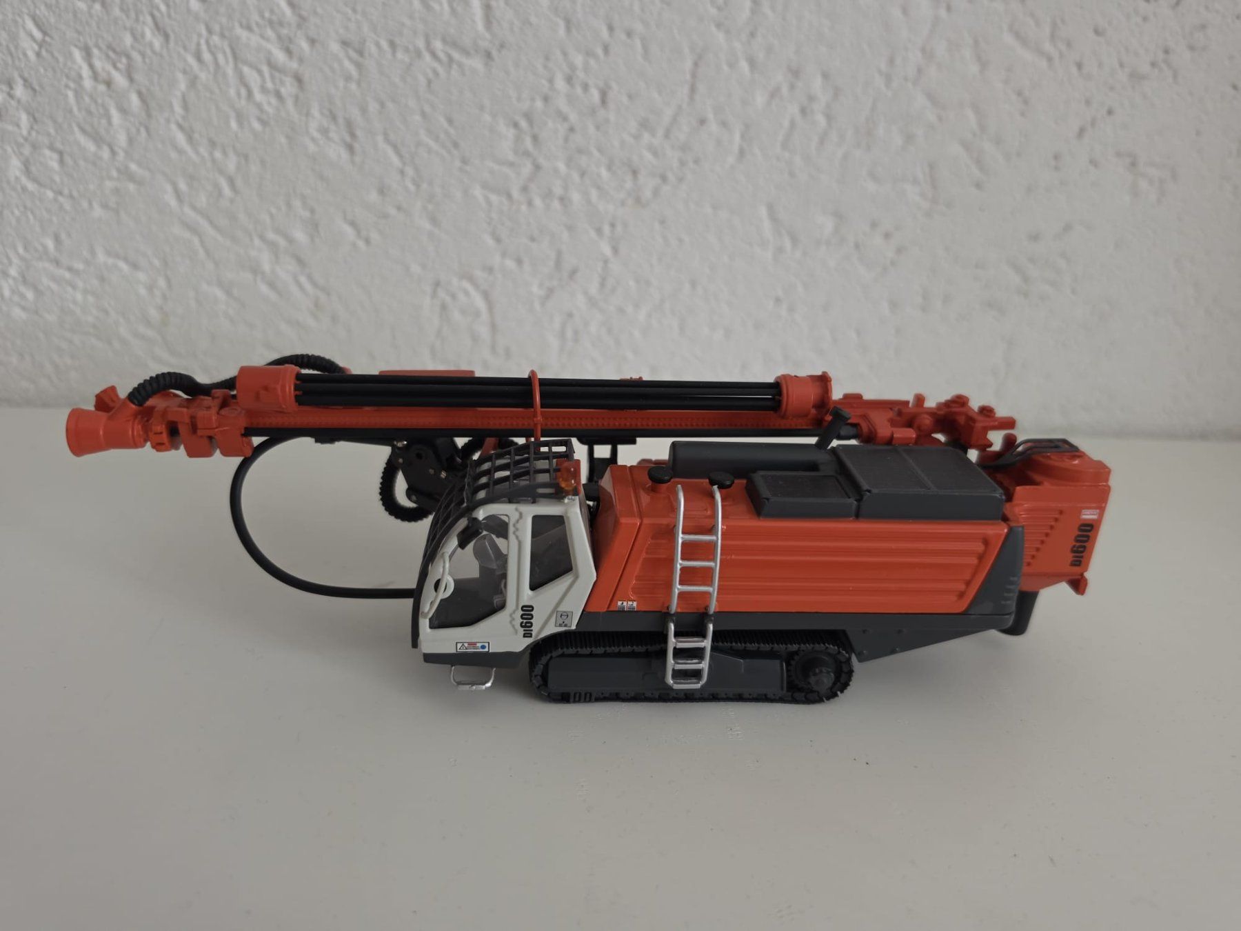 Modellbausätze & Standmodelle: Sandvik DI600BY 1:50 – Gebraucht aus St. Ursen von Sparafuchide
