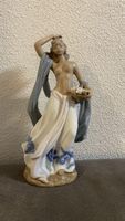 Porzellanfigur Frau mit Blumenkorb Stil von Llardo