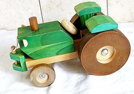 Holztraktor mit Lenkung