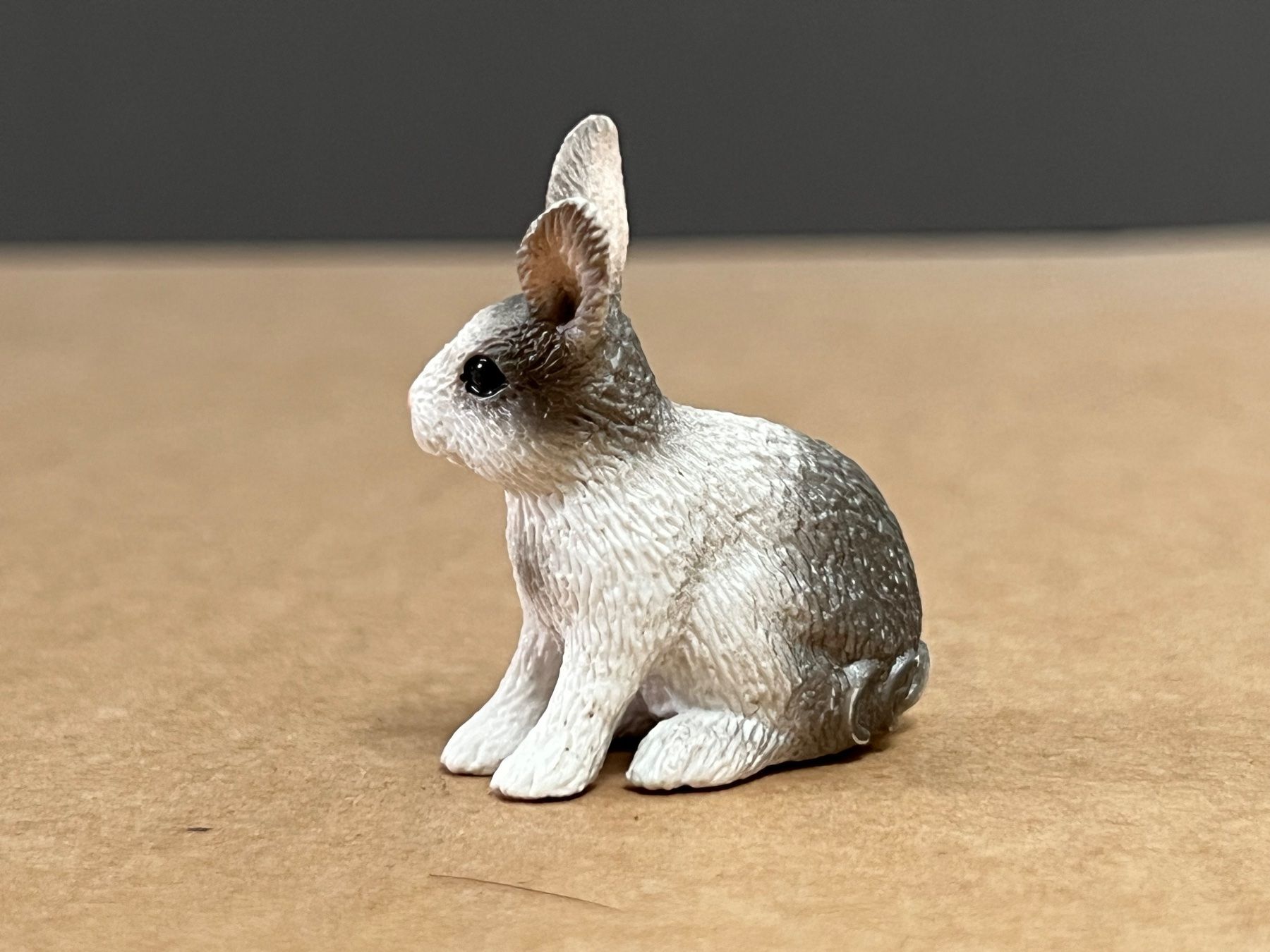 Schleich Statuette: SCHLEICH 13673 - Kaninchen, sitzend Hase – Usato da Ennetbaden venduto da mapa05 2