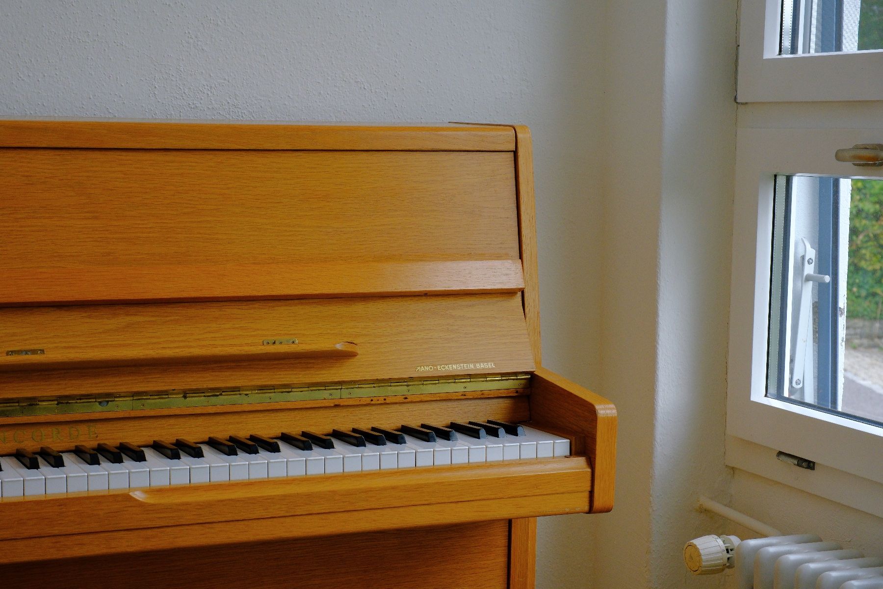 Concorde Strumenti musicali: Klavier Concorde (Eckenstein Basel), Eiche hell inkl. Hocker – Usato da Nussbaumen AG venduto da il_oui 5
