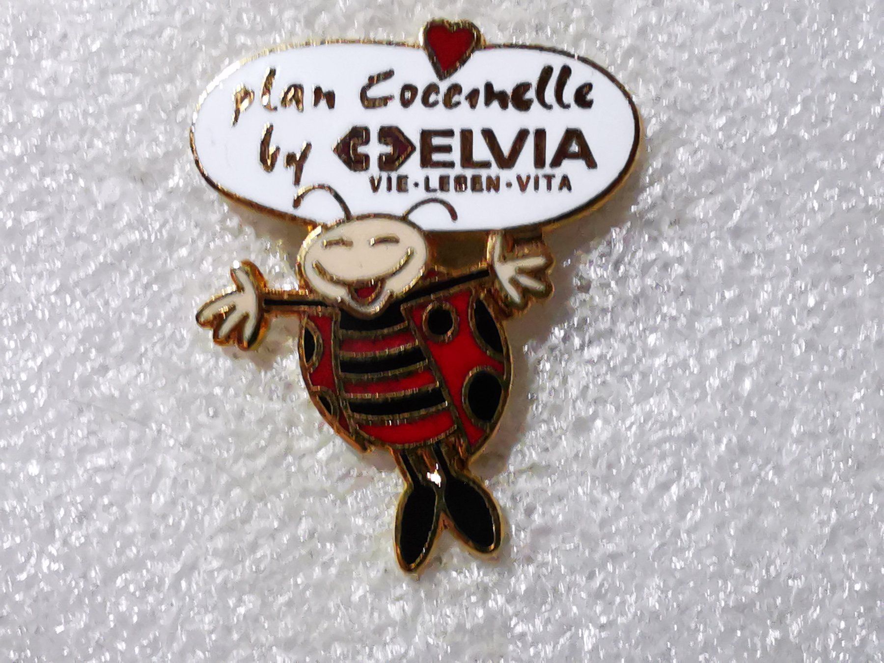 Placchette & Badge: Ansteckpin 82: Elvia – Usato da Oppligen venduto da Pin-Fall-Shop