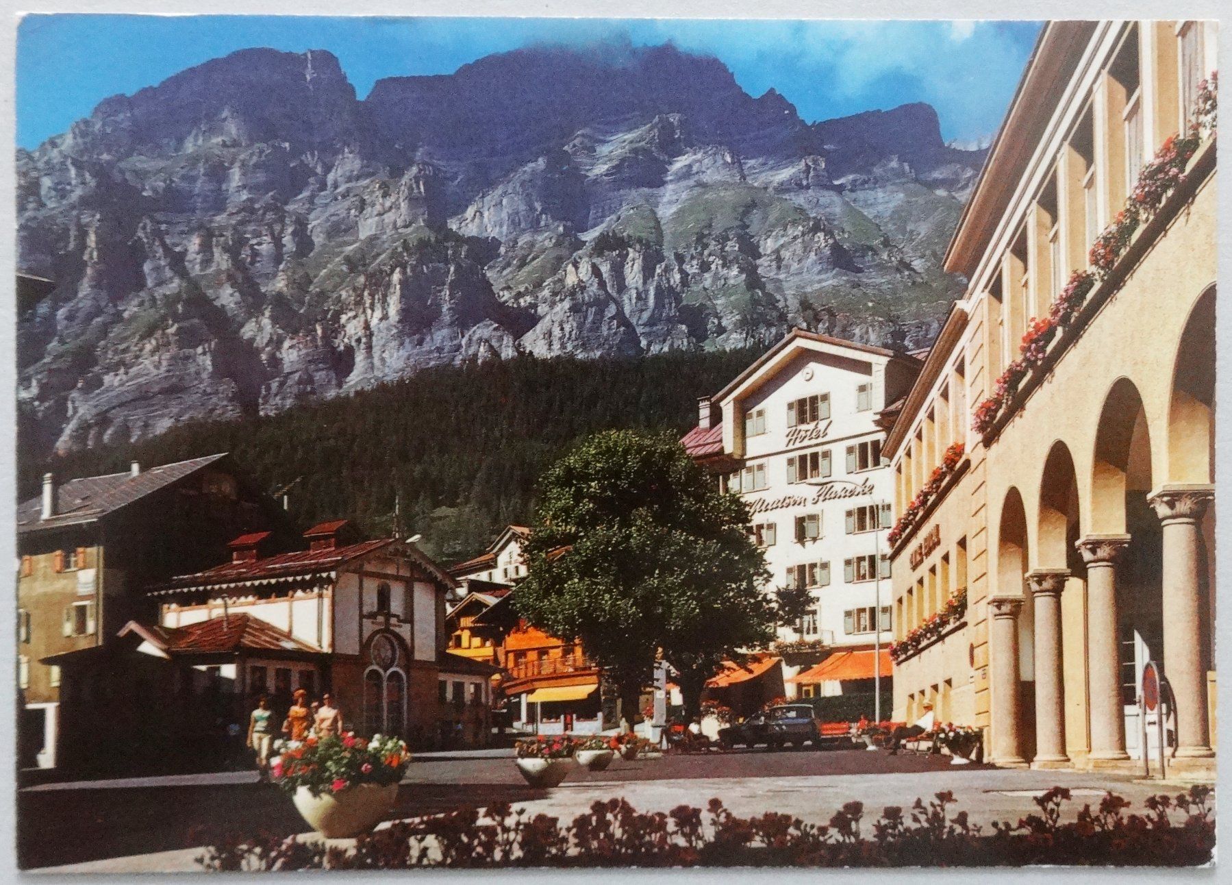Cartoline postali: Leukerbad 1401 m, Dorfplatz mit Plattenhörner – Usato da Fétigny venduto da Billy2miny