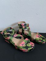 GIANVITO ROSSI: Neue Sandalen mit tropisch. Blumendesign, 37